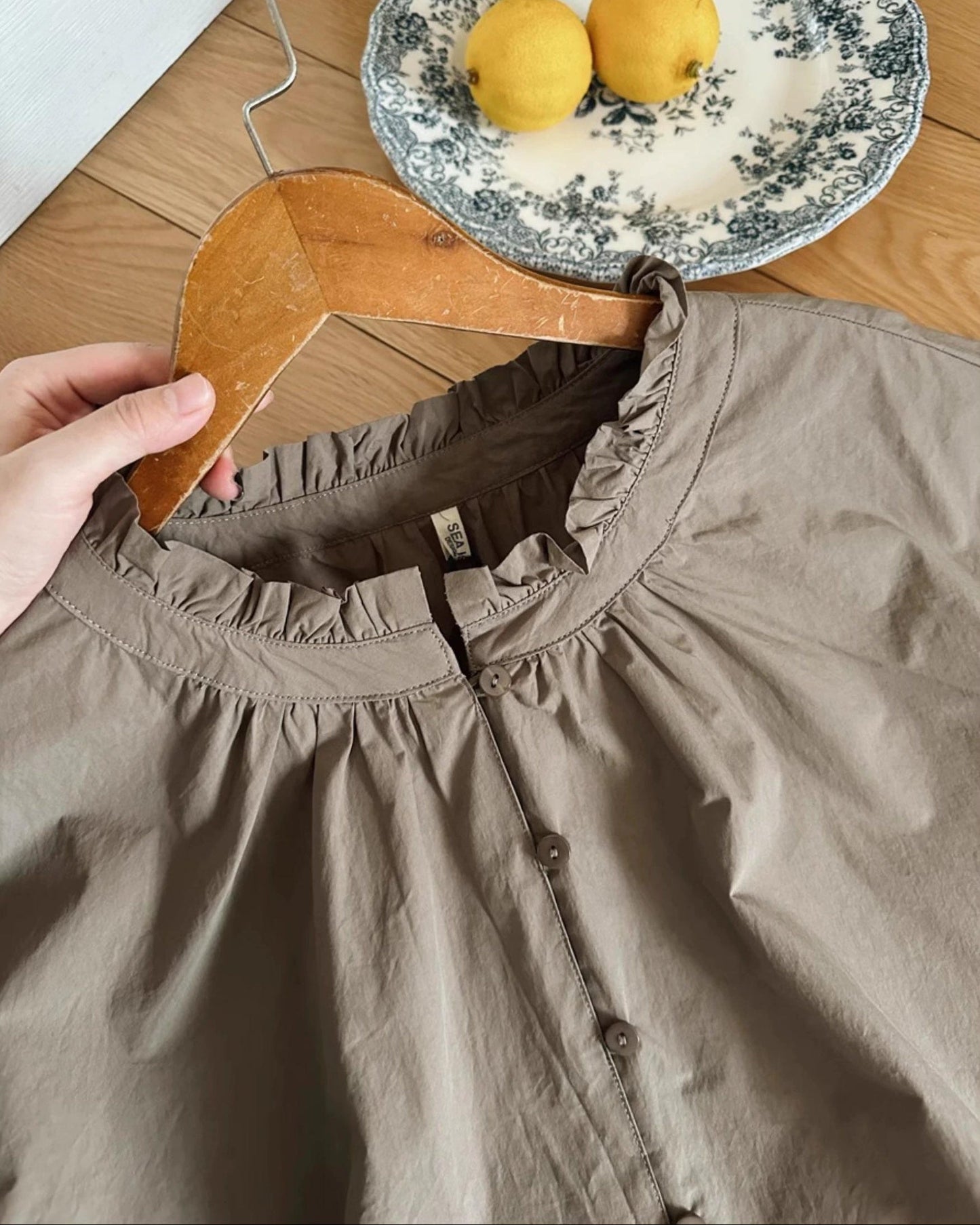 フリルカラーフレアブラウス 10023