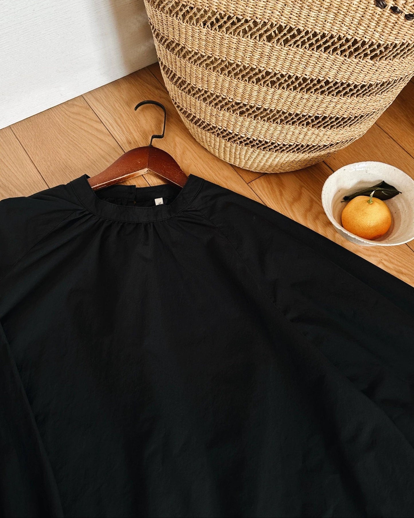 バンドカラーバックボタンブラウス 10011