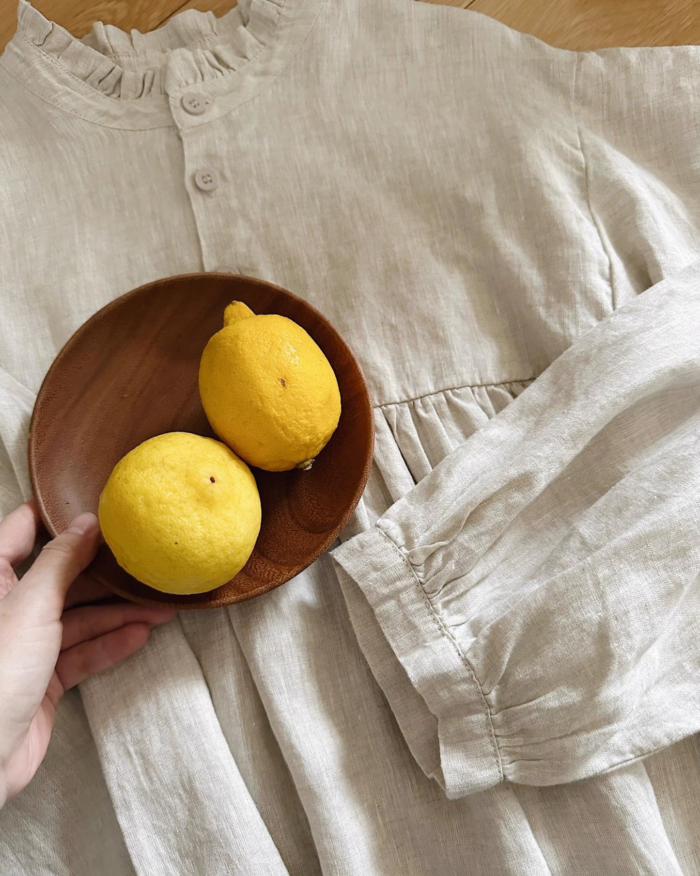 ハーフボタンフリルルミブラウス 10084