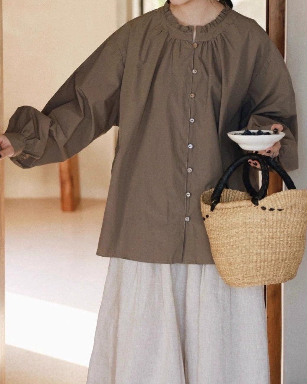 フリルカラーフレアブラウス 10023