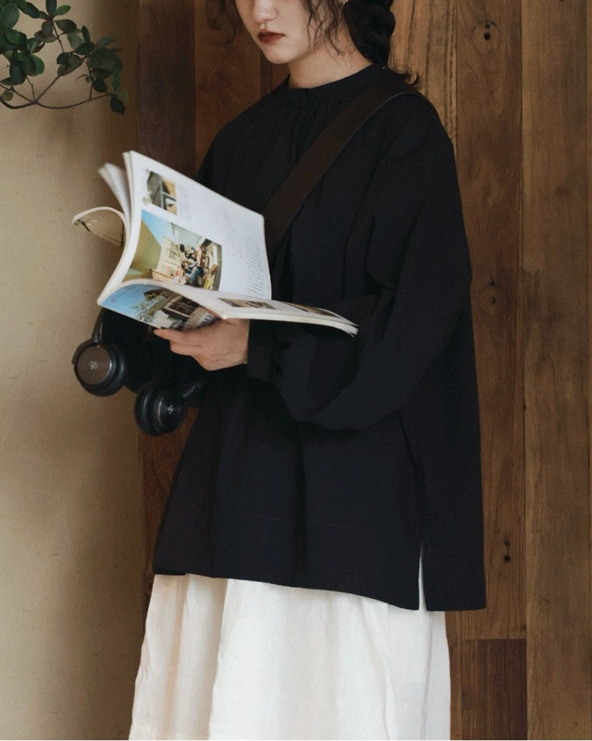 バンドカラーバックボタンブラウス 10011