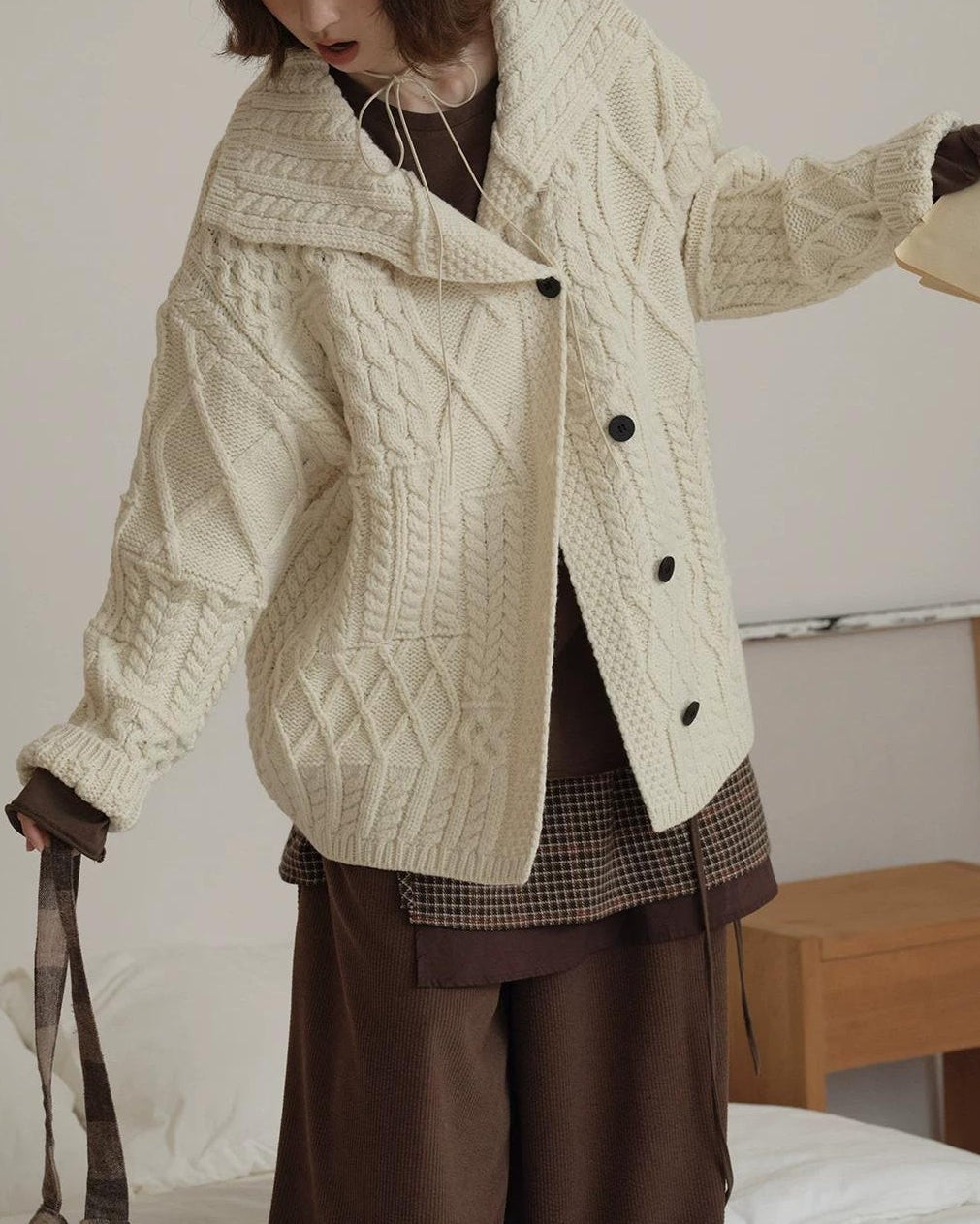 ヒュッゲラペルケーブルニットカーディガン 10155