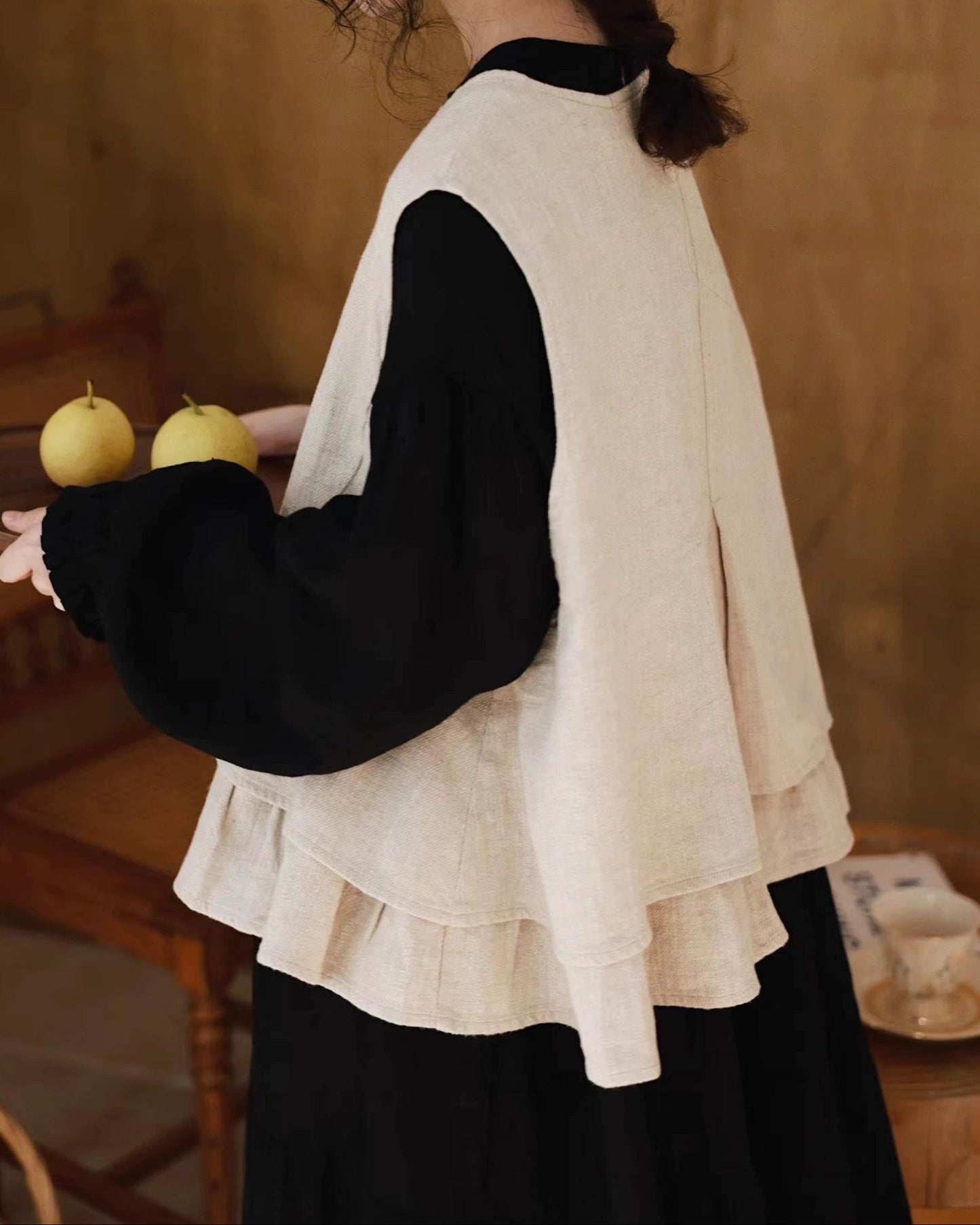 ラウンドネックフリルベスト 10082