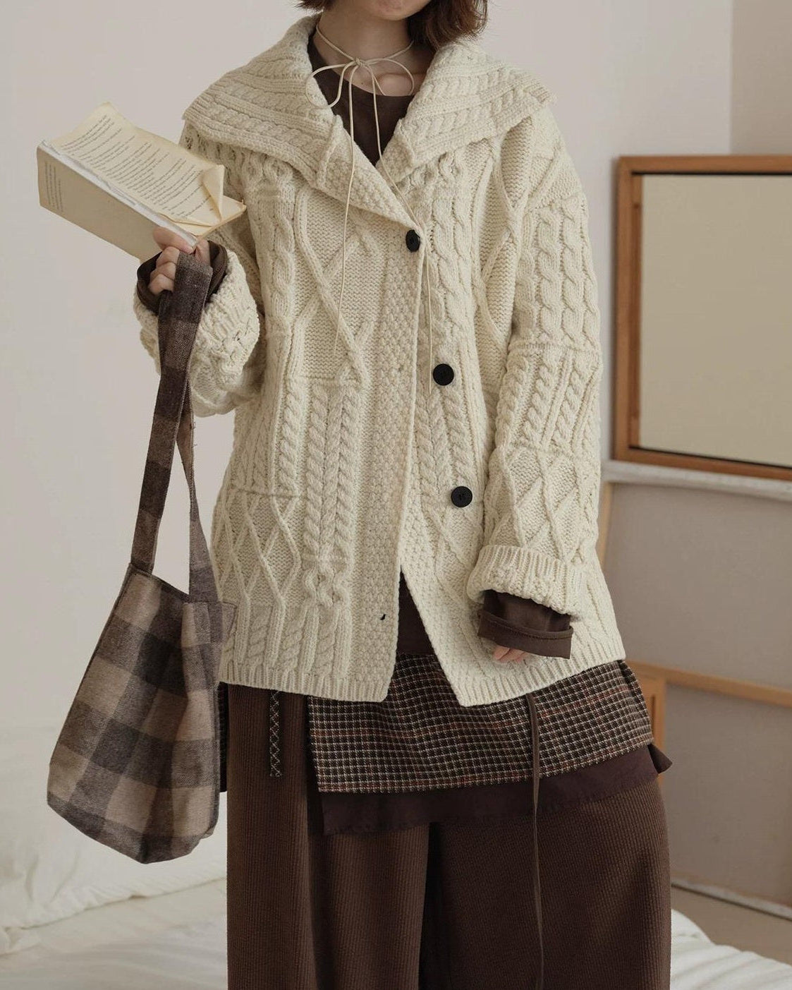ヒュッゲラペルケーブルニットカーディガン 10155