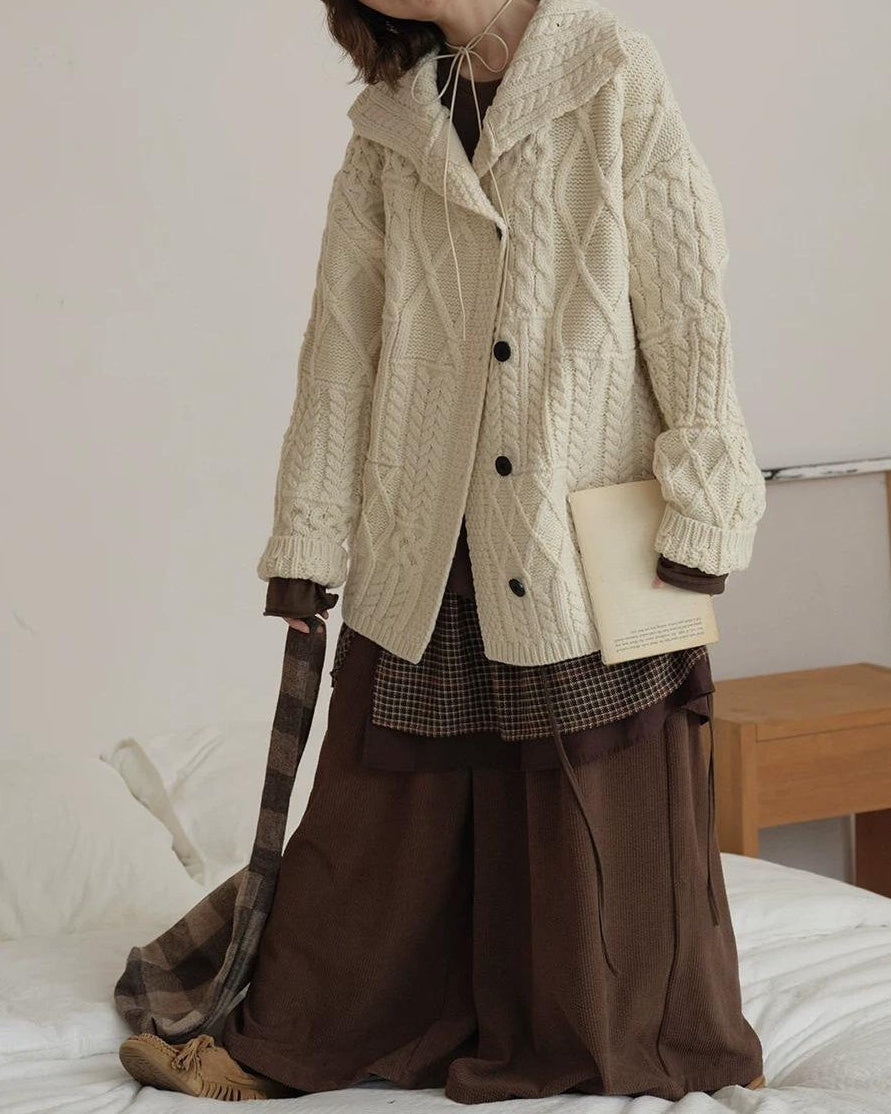 ヒュッゲラペルケーブルニットカーディガン 10155