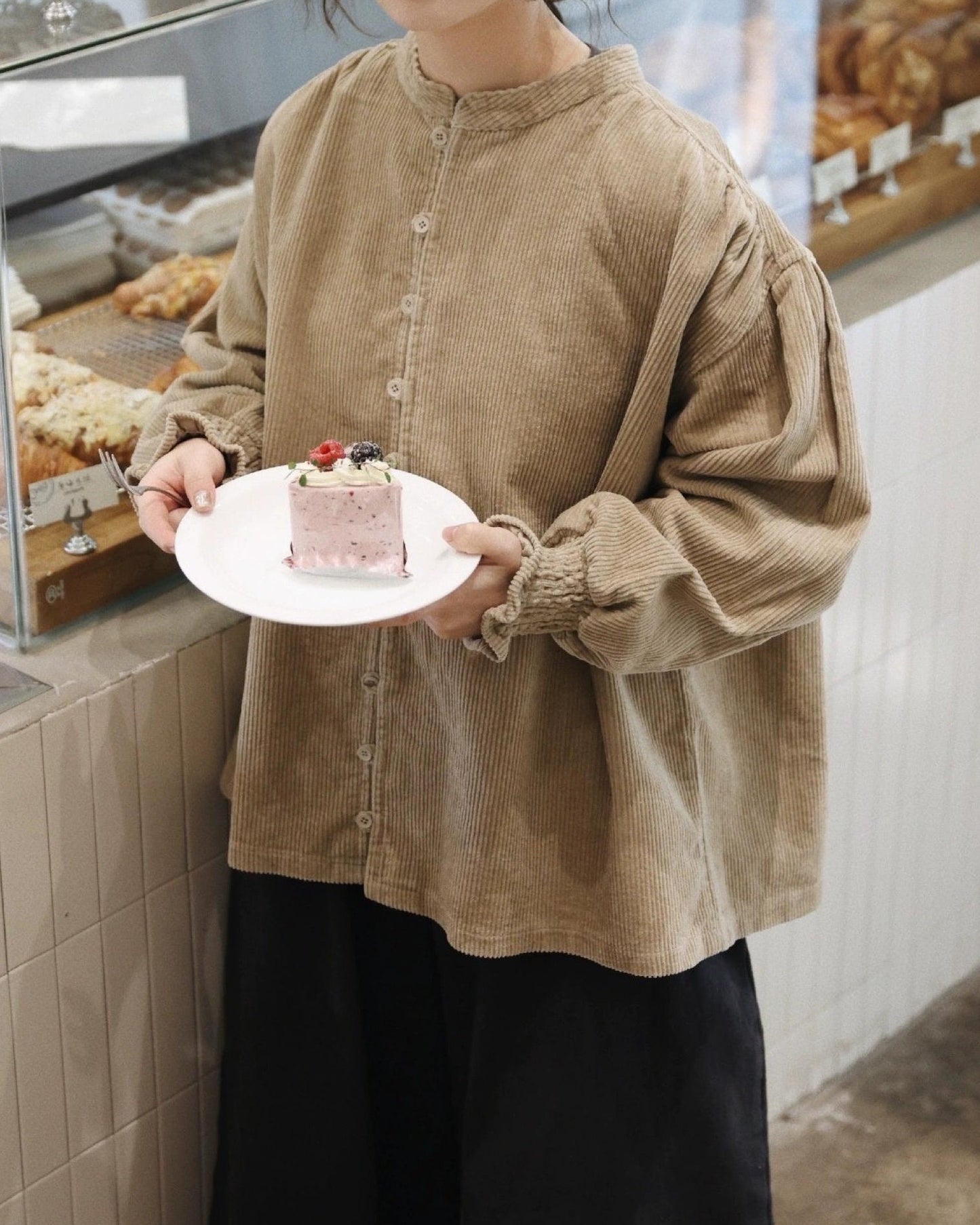 ナチュラルテクスチャーノーカラーブラウス 10102