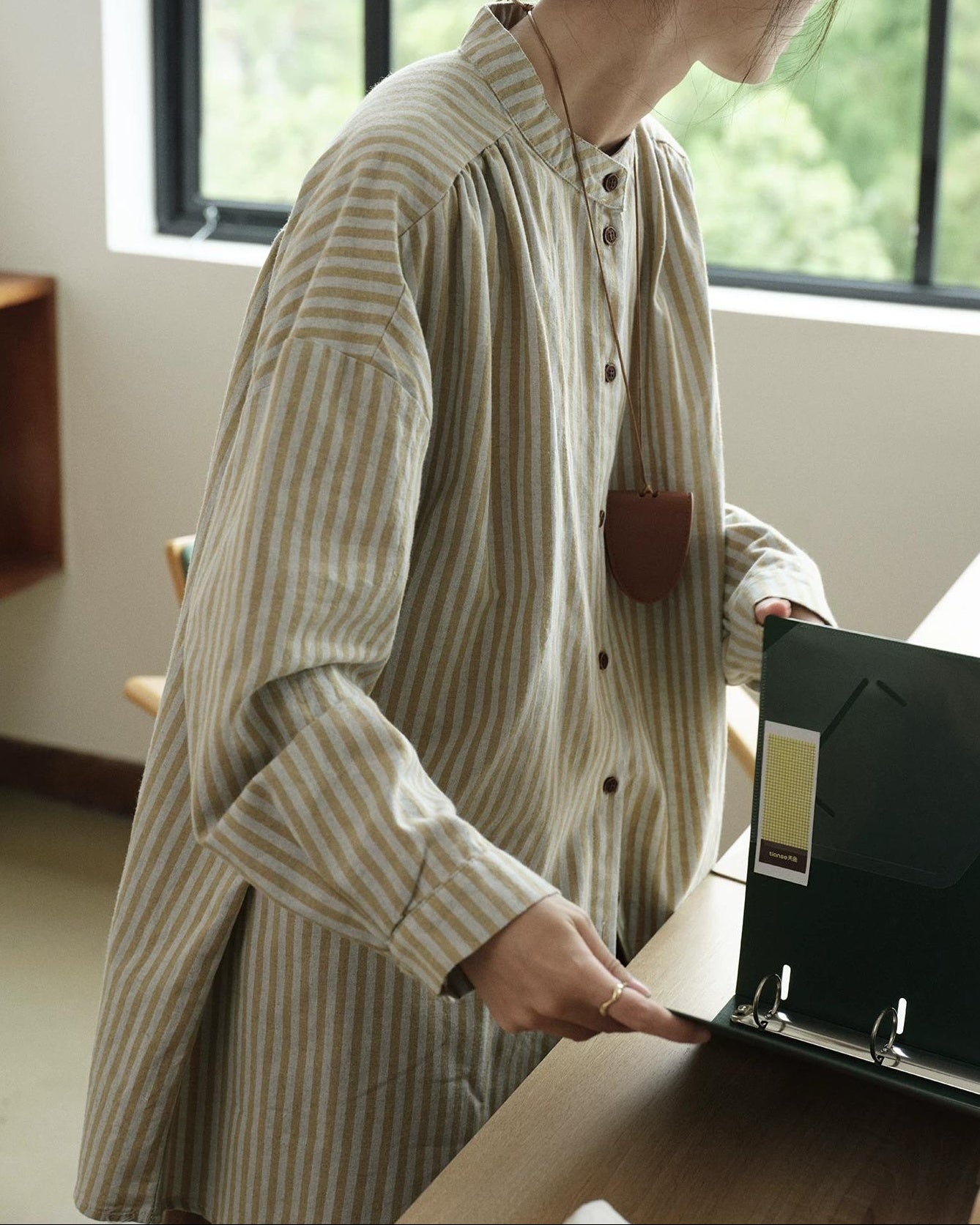 ノルヴァリーナロングバンドカラーストライプブラウス 10298