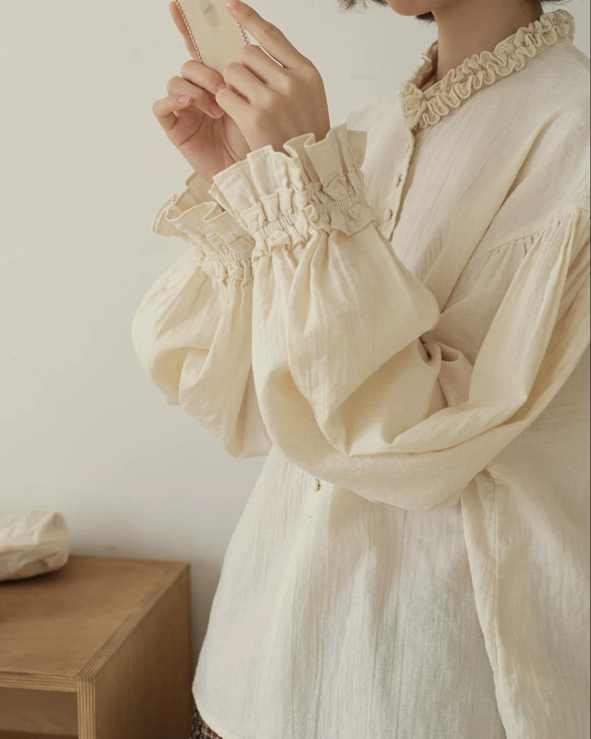 フローティフリルパフスリーブブラウス 10195