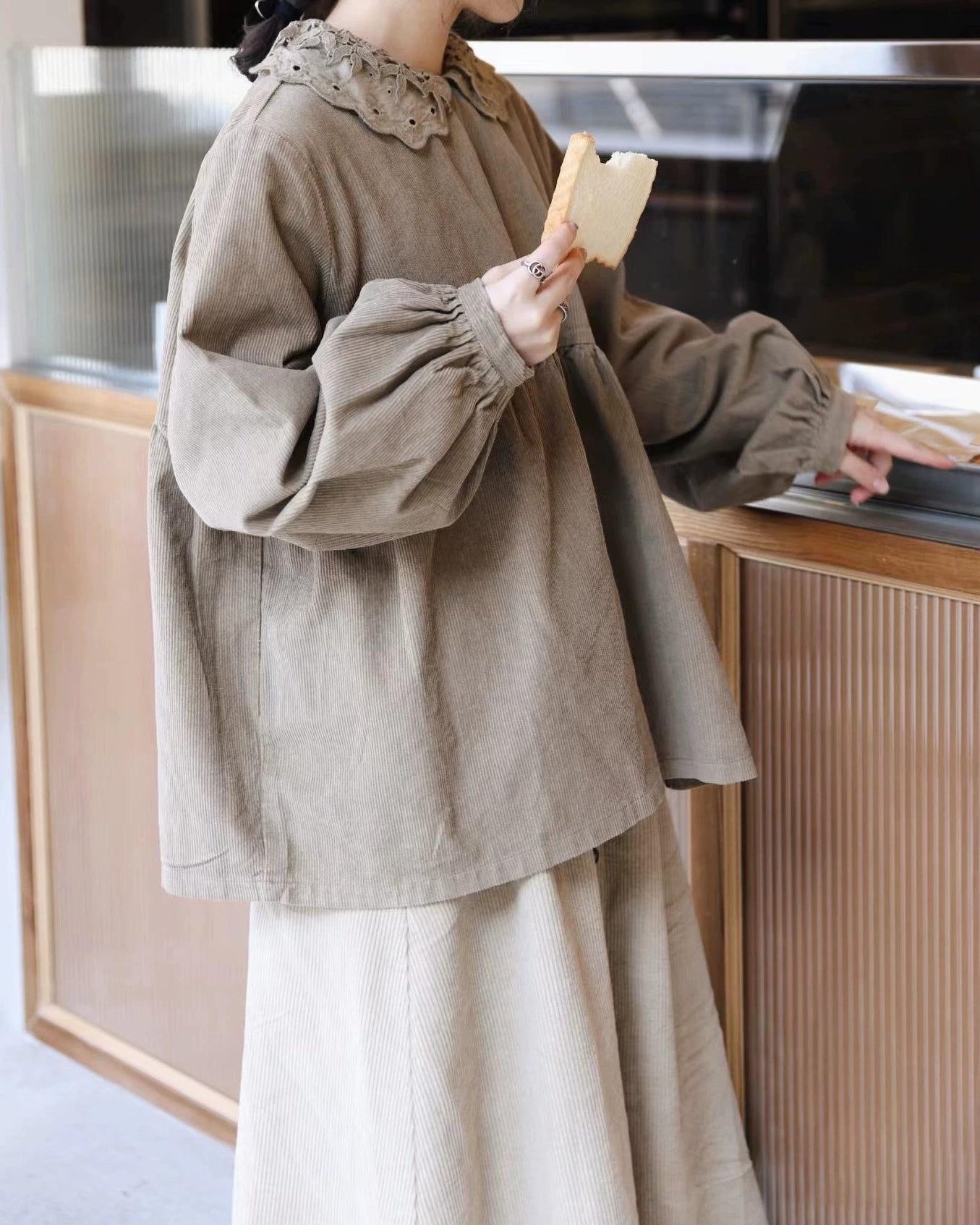 ナチュラルニュアンス レースカラーブラウス 10106