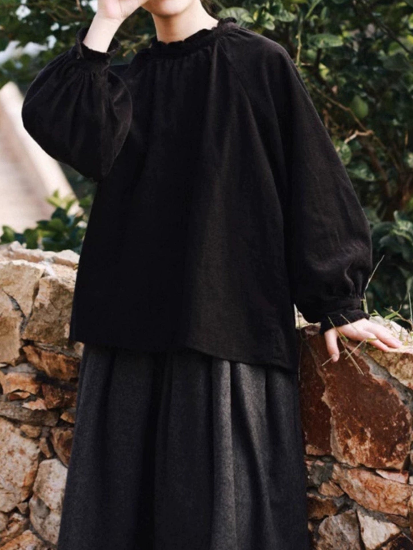 フリルネックバックボタンブラウス 10010