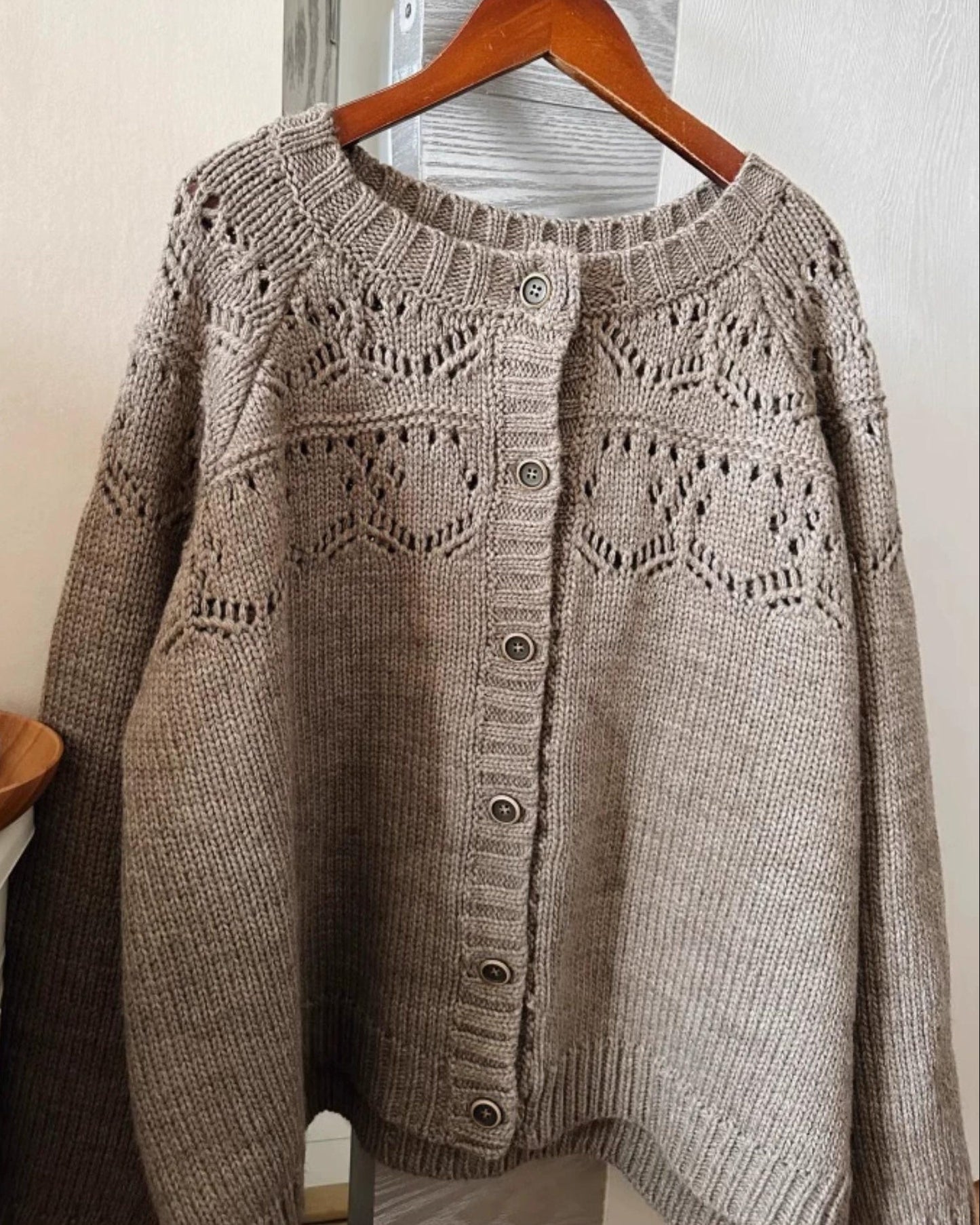 ラウンドネックレトロコージーカーディガン 10007