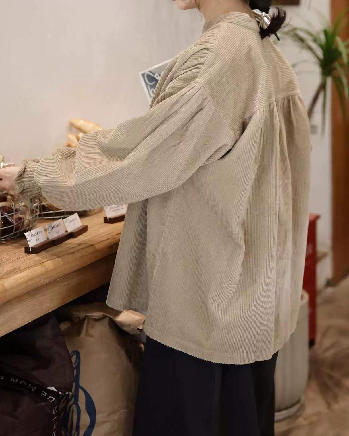 ナチュラルテクスチャーノーカラーブラウス 10102