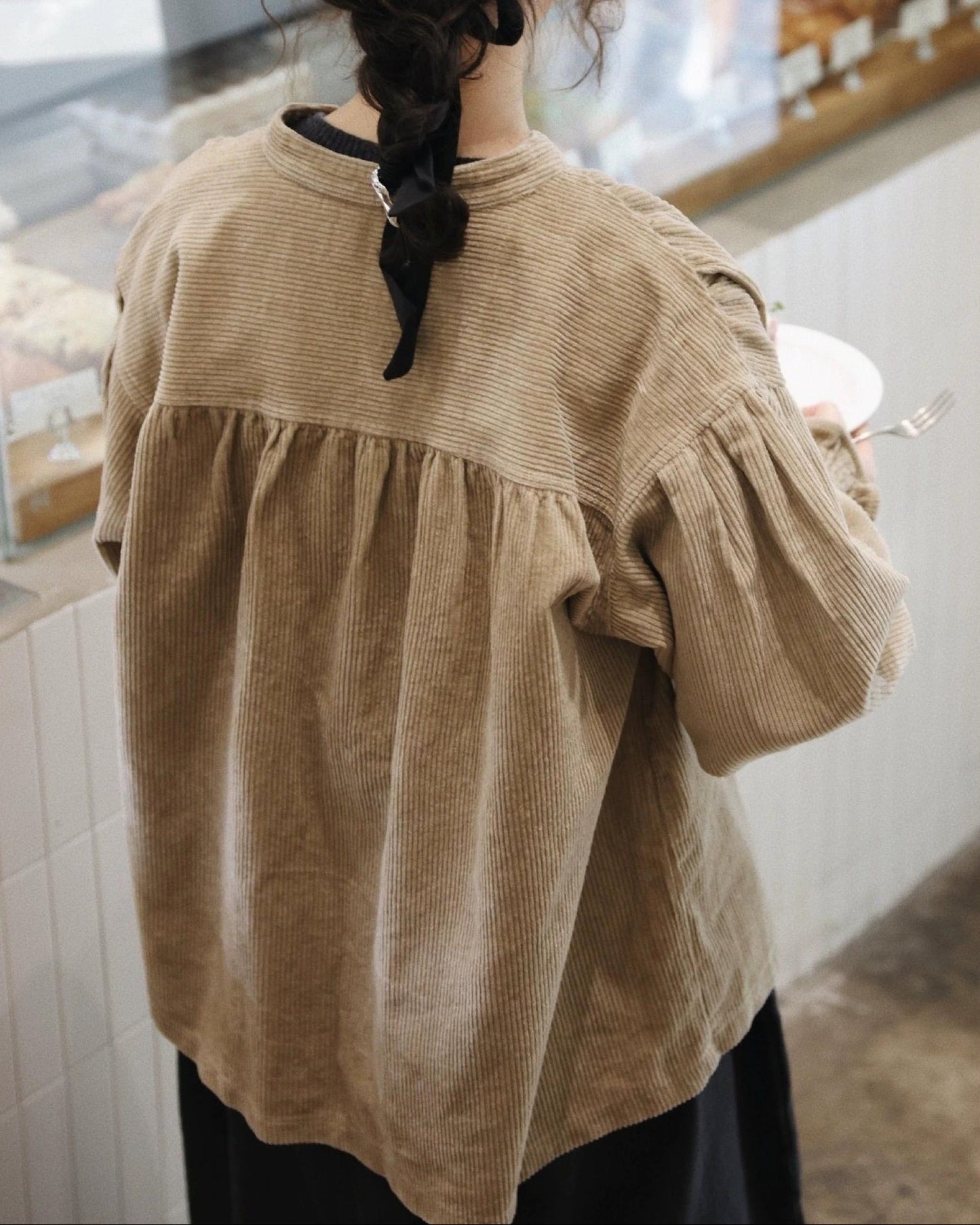 ナチュラルテクスチャーノーカラーブラウス 10102