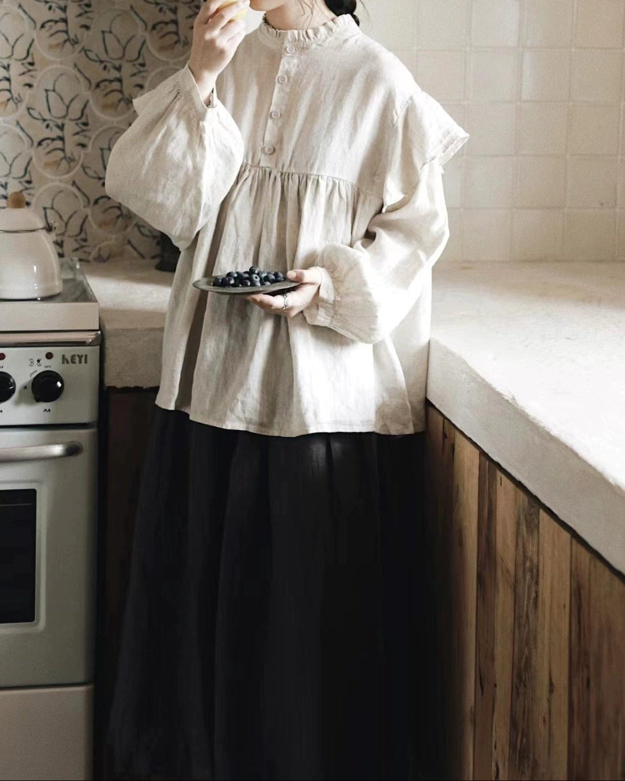 ハーフボタンフリルルミブラウス 10084