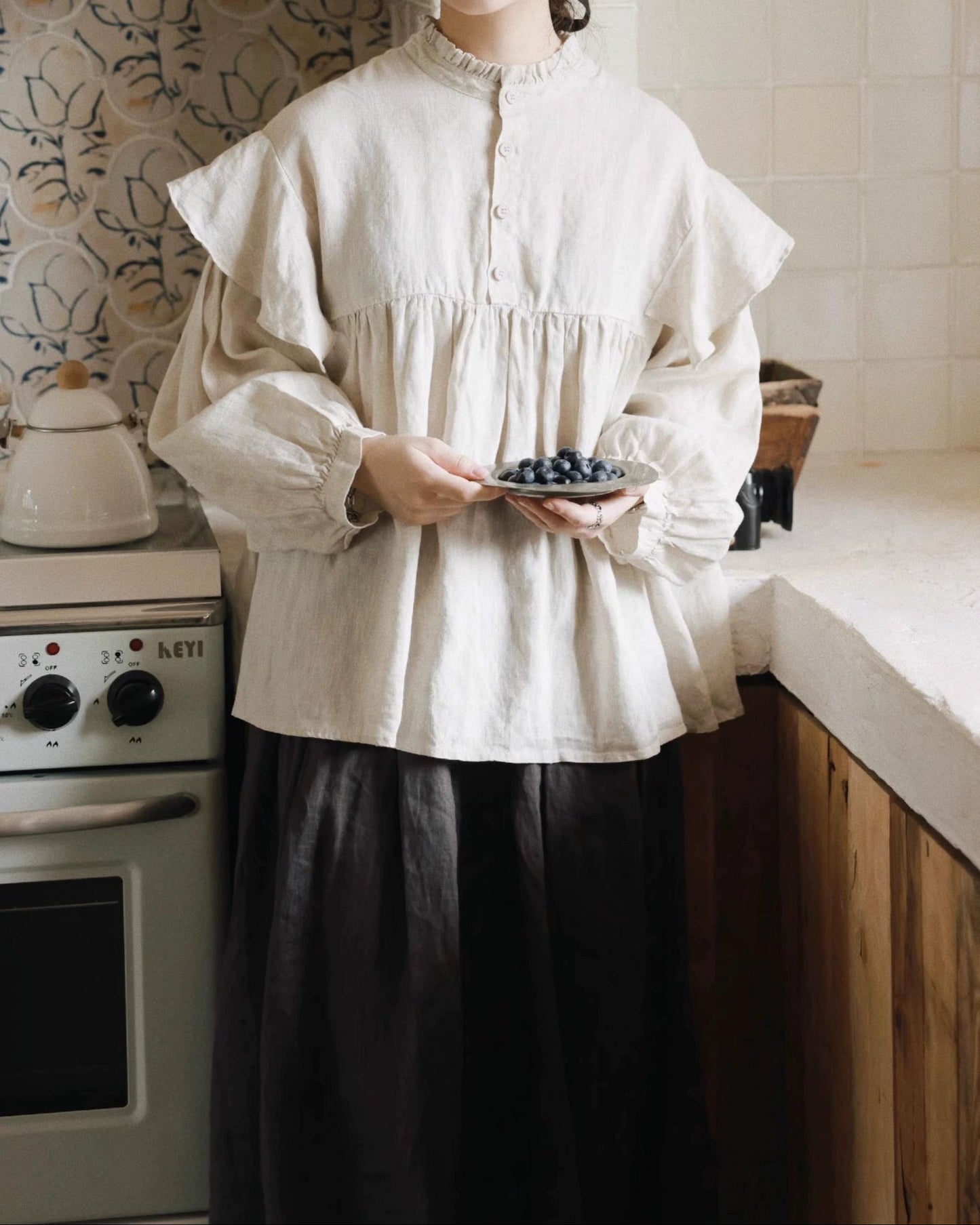 ハーフボタンフリルルミブラウス 10084