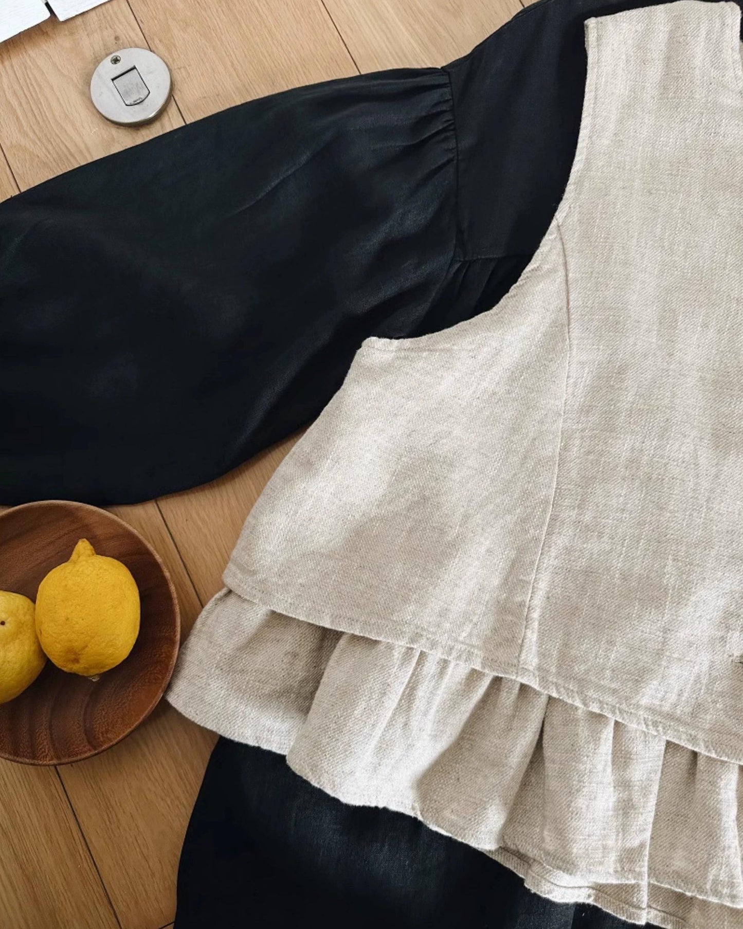 ラウンドネックフリルベスト 10082