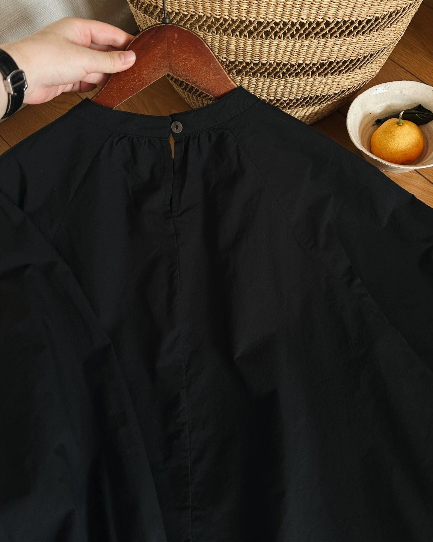 バンドカラーバックボタンブラウス 10011